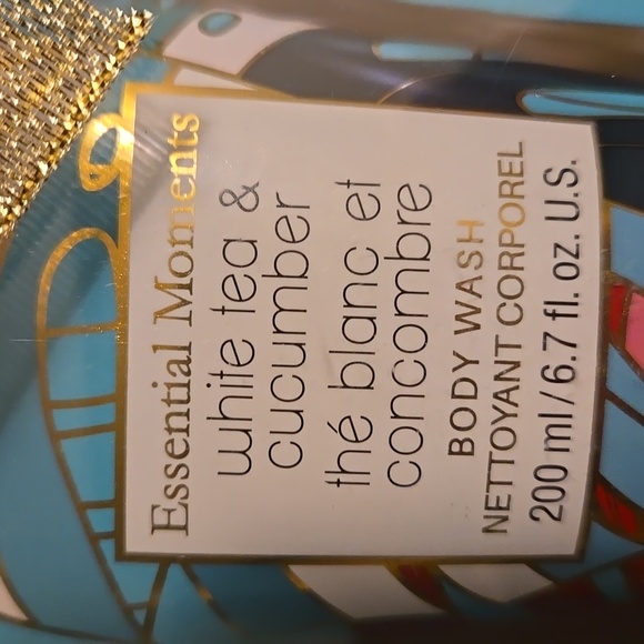 Bath Products Gift Set - Picture 5 of 5